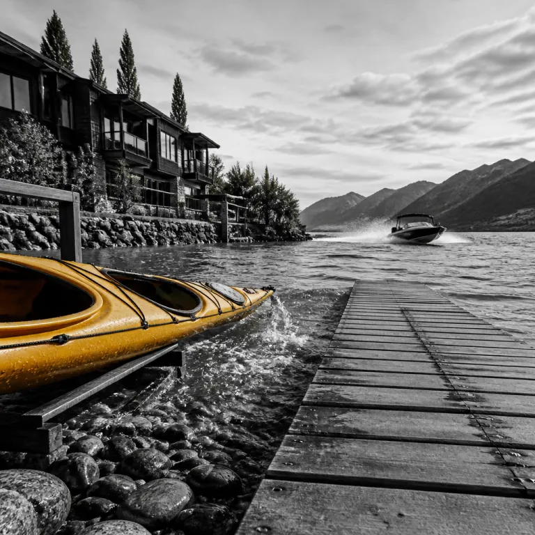 Elegant hostels in Queenstown near lake adventures and jet boating thrills
